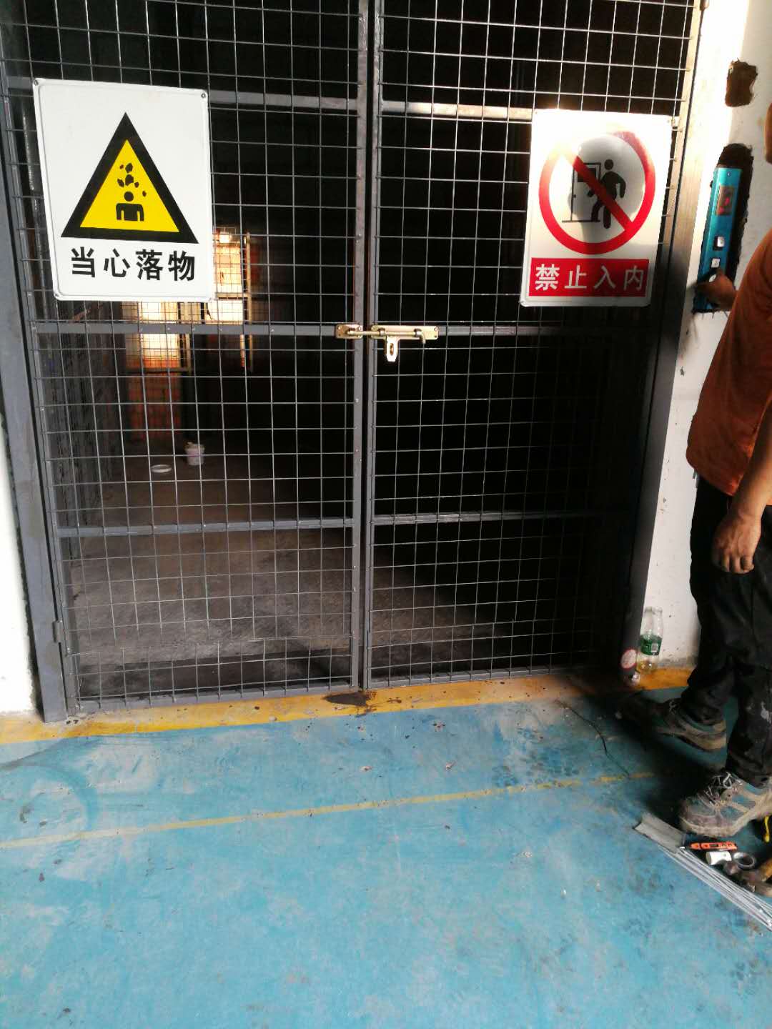 升降货梯