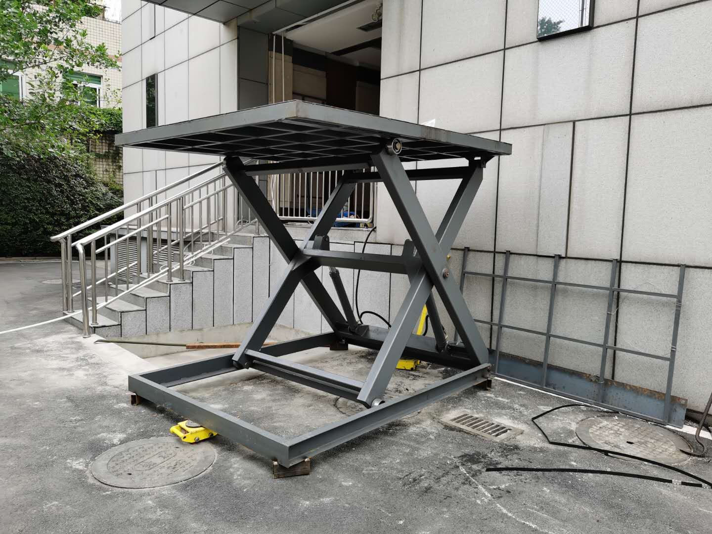 剪叉式升降平台